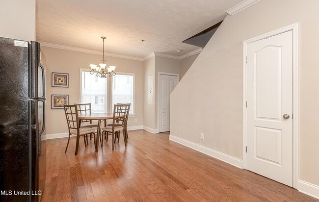 Photo - 611 Peach St