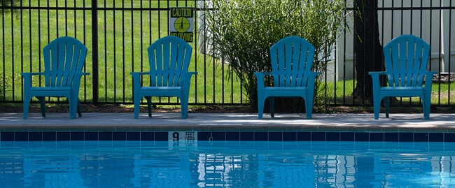 POOL - Carriage Hill Apartments