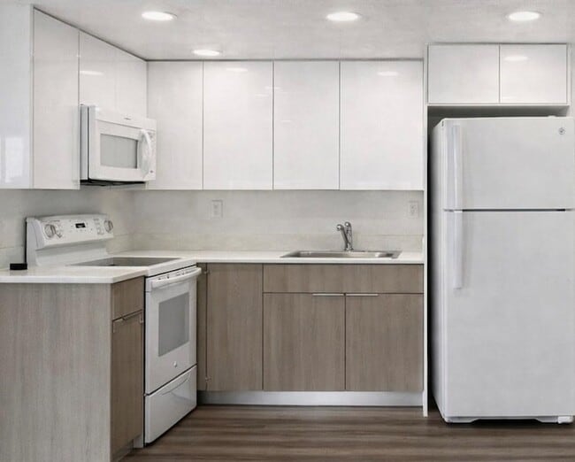 Building Photo - 17350 NW 68th Ave Unit 400-118A