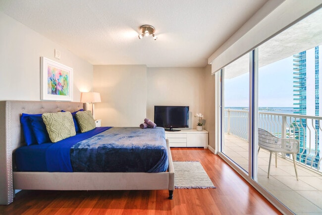 Photo - 1 SE 12th St Unit FL18-ID1022199P