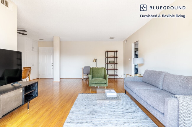 Photo - 4851 Hazeltine Ave Unit FL2-ID462