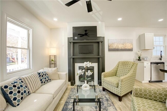 Photo - 910 Rugby St