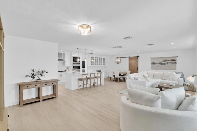 Photo - 3210 Palm Dr