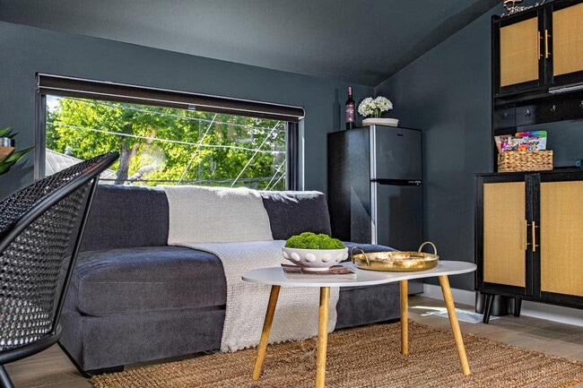 Building Photo - 1818 W 39th St Unit ID1295600P