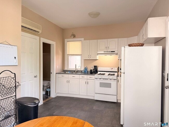 Photo - 1160 Townsend Ave