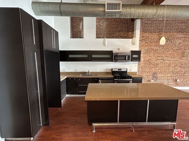 Photo - 652 Mateo St