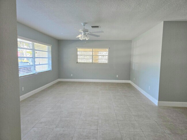 Photo - 580 Wendell Rd