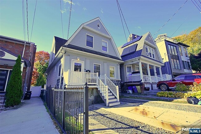 Building Photo - 34 Hilliard Ave