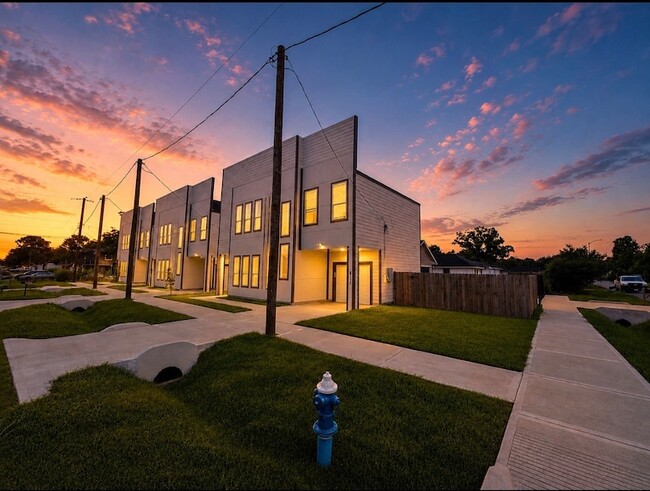 Photo - 8128 Penrod St