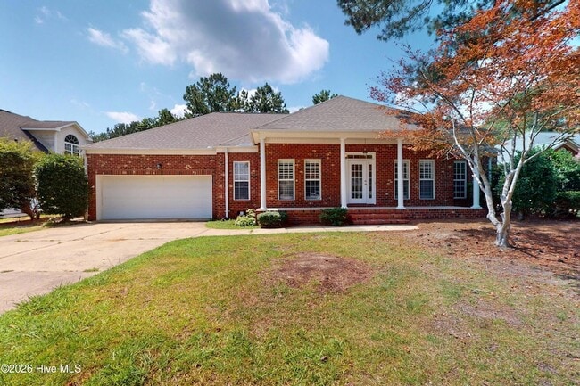 Building Photo - 1140 Greenbriar Dr