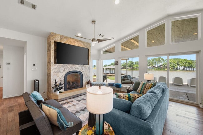 Building Photo - 1012 Chestnut Dr Unit ID1301590P