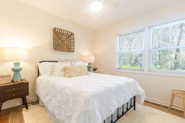 Photo - 318 SW 27th St Unit ID1359097P