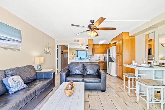 Building Photo - 8743 Thomas Dr Unit SI FL10-ID1355042P