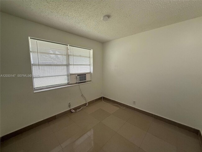 Photo - 883 NE 40th St Unit N