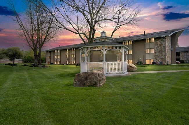 Building Photo - Stone Lodge Apartments