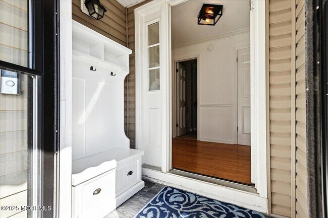 Photo - 57 Selkirk Ave