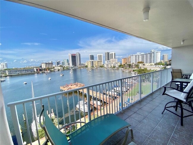 Building Photo - 400 Golden Isles Dr Unit 43