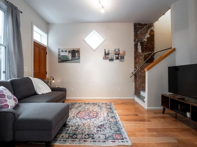 Building Photo - 1606 Pleasant St Unit ID1056043P