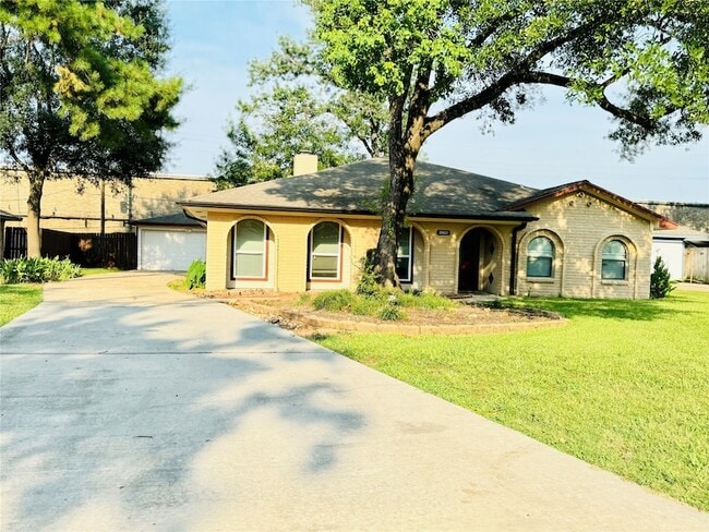 Building Photo - 28922 Savannah Dr