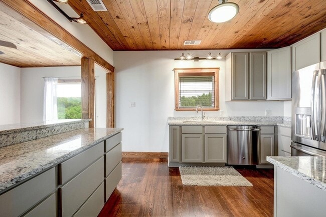 Photo - 21300 Crestmont