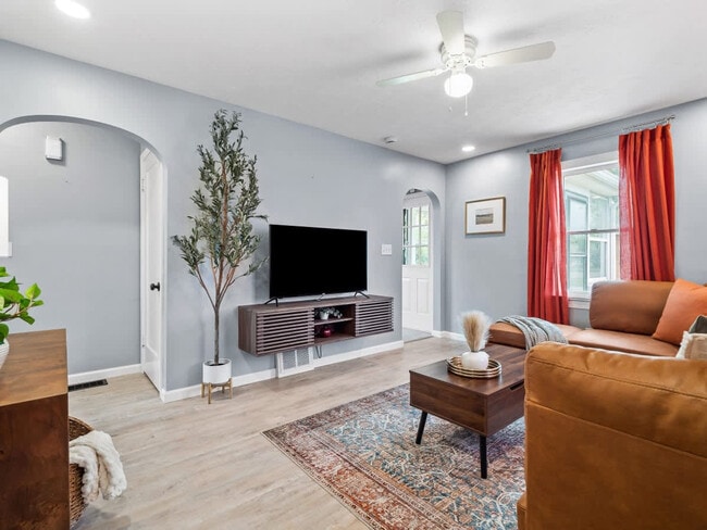 Photo - 1906 N Leavitt Rd Unit SI ID1496120P