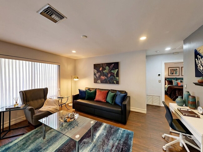 Building Photo - 1500 SW 22nd St Unit SI ID1548266P