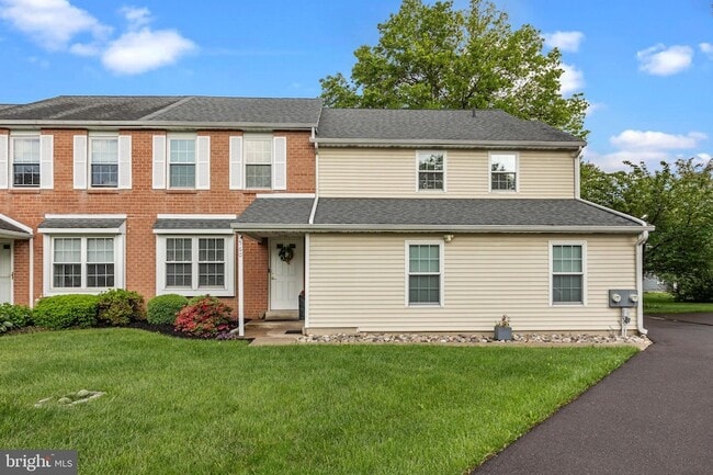 Photo - 560B Thrush Ct