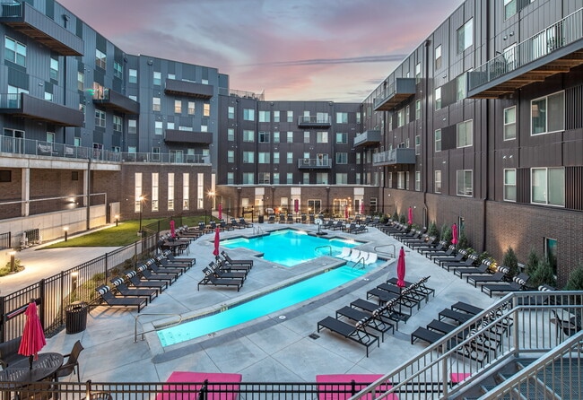 Building Photo - Vivere Apartments