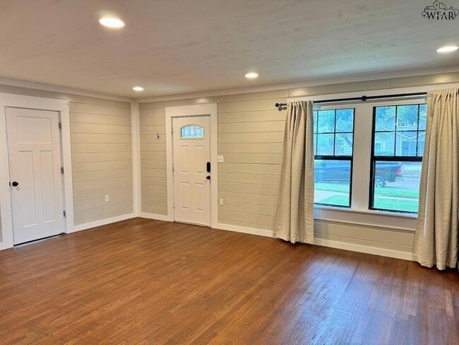 Photo - 1716 Victory Ave