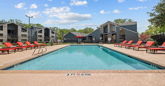 Photo - Hollytree Apartments