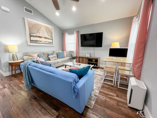 Photo - 511 N Racine St Unit ID1268431P