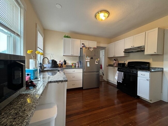 Building Photo - 109 Birch St Unit 3