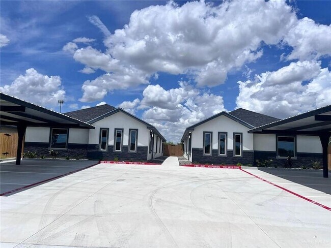 Building Photo - 702 Palmer Rd Unit 1