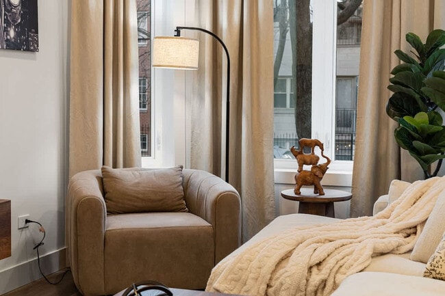 Photo - 1543 N Claremont Ave Unit ID1244947P