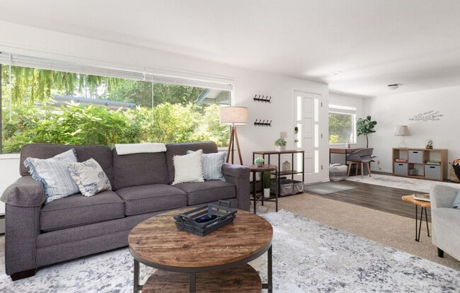 Building Photo - 804 N Main St Unit ID1036058P