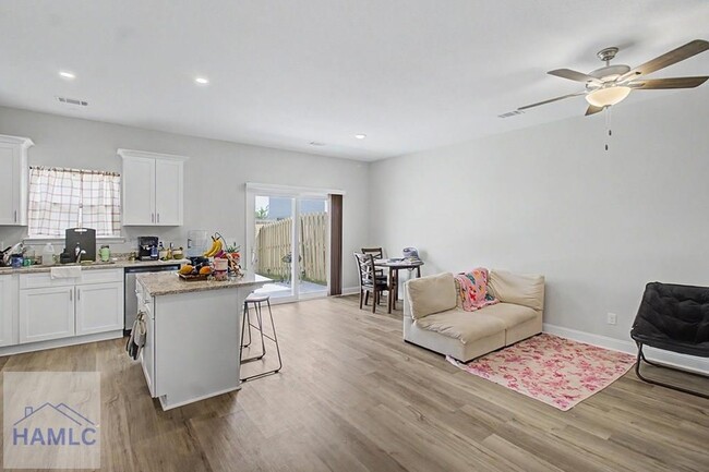 Photo - 106 Heirloom Rd