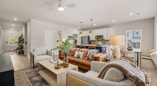 Photo - 1748 Marglyn Dr