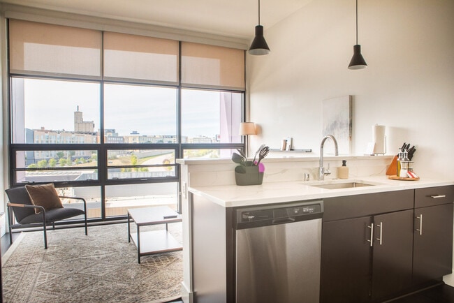 Photo - 550 W Juneau Ave Unit SI ID1379047P