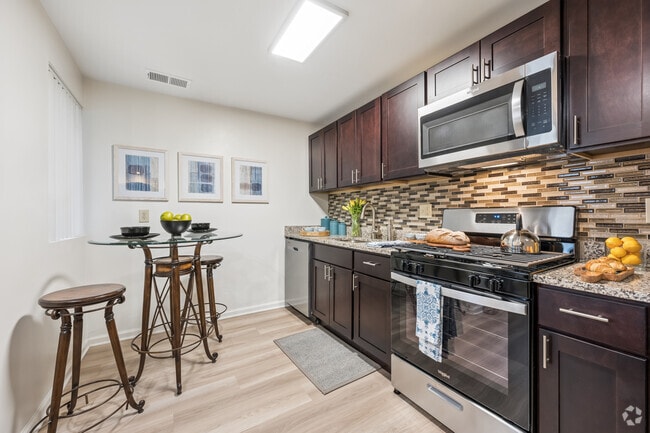 2BR, 1BA - 879SF - Kitchen - Plum Tree Apartments