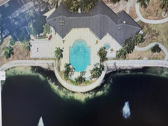 Building Photo - 8560 SW 212th St Unit 306