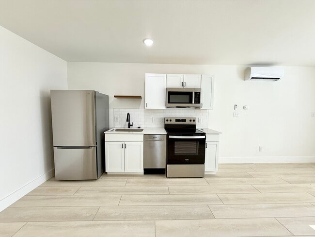 Photo - 2204 W San Antonio St