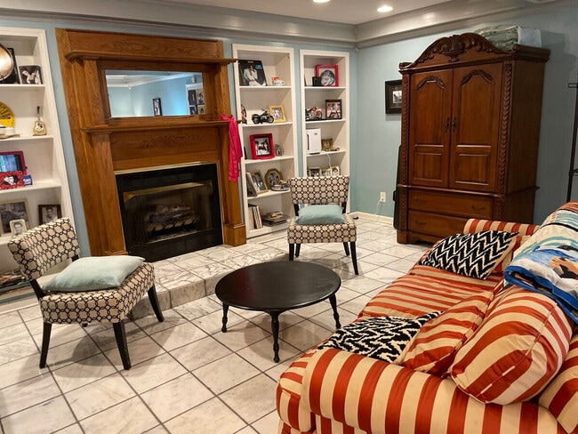 Building Photo - 175 Schools Dr Unit ID1343302P