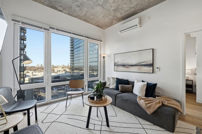 Building Photo - 853 W Blackhawk St Unit SI ID1466140P