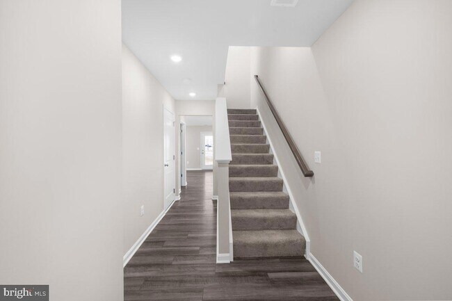 Photo - 569 Seeback Dr