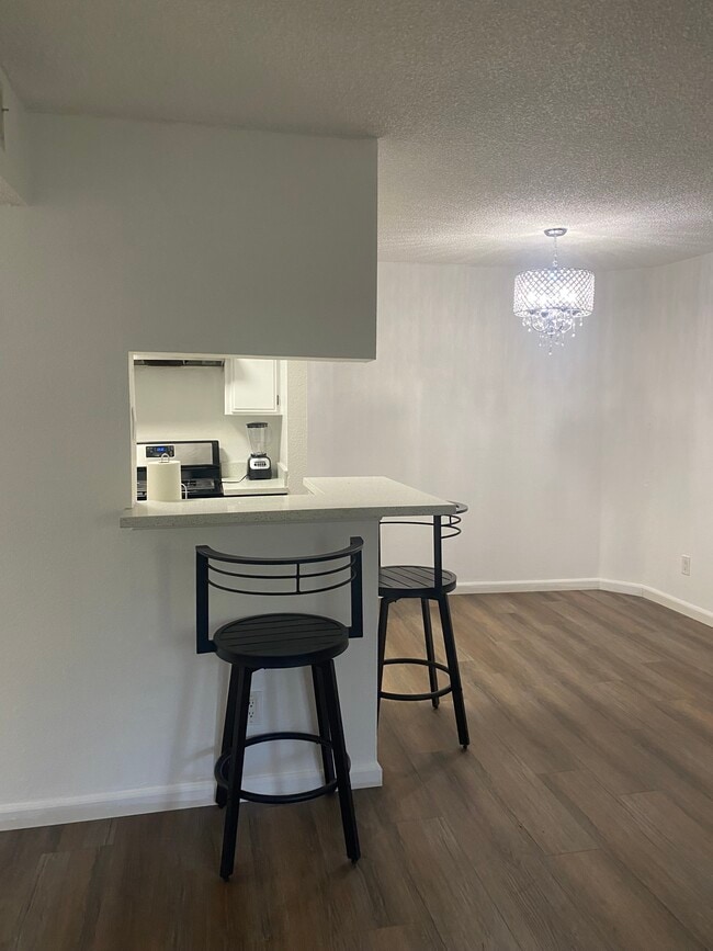Photo - Swan Court Apartments