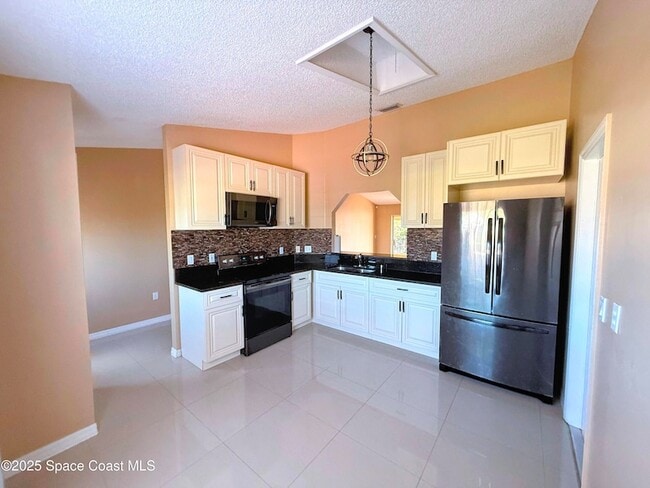 Photo - 2075 4th Ave SW