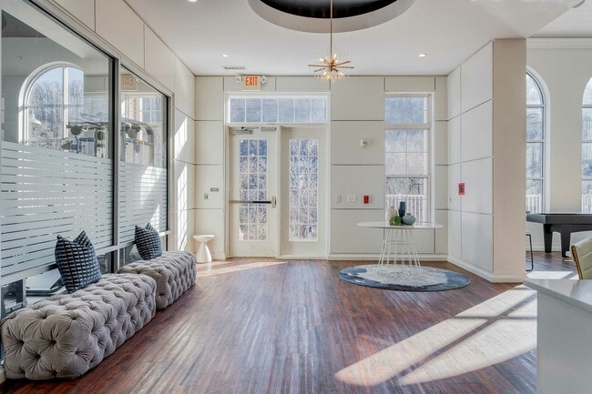 Building Photo - Lumina