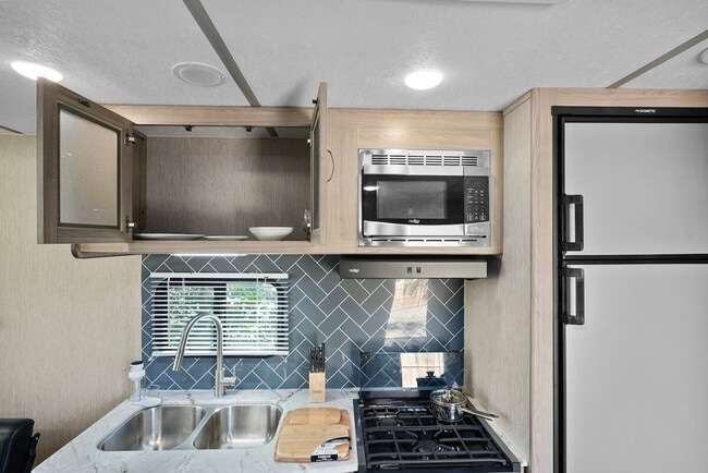 Photo - 2014 Newman St Unit ID1094228P