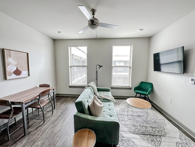 Photo - 111 E 4th St Unit ID1036784P