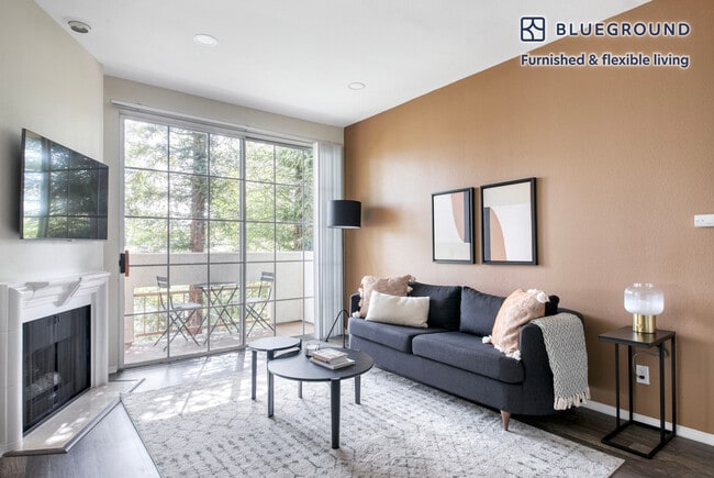 Building Photo - 114 N Doheny Dr Unit SI FL2-ID1033